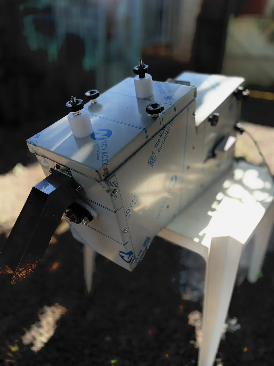 Modelo 4000 — vista lateral superior